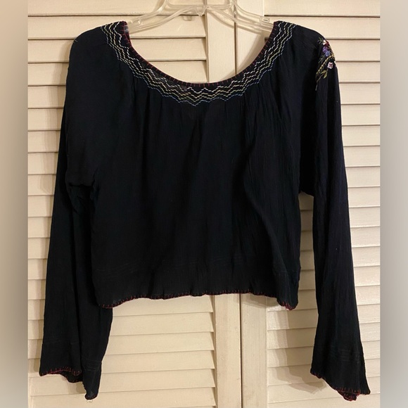 Gorgeous Black Cropped Top w Amazing Embroidery - Picture 6 of 8